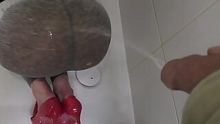 Men pissing in publicc